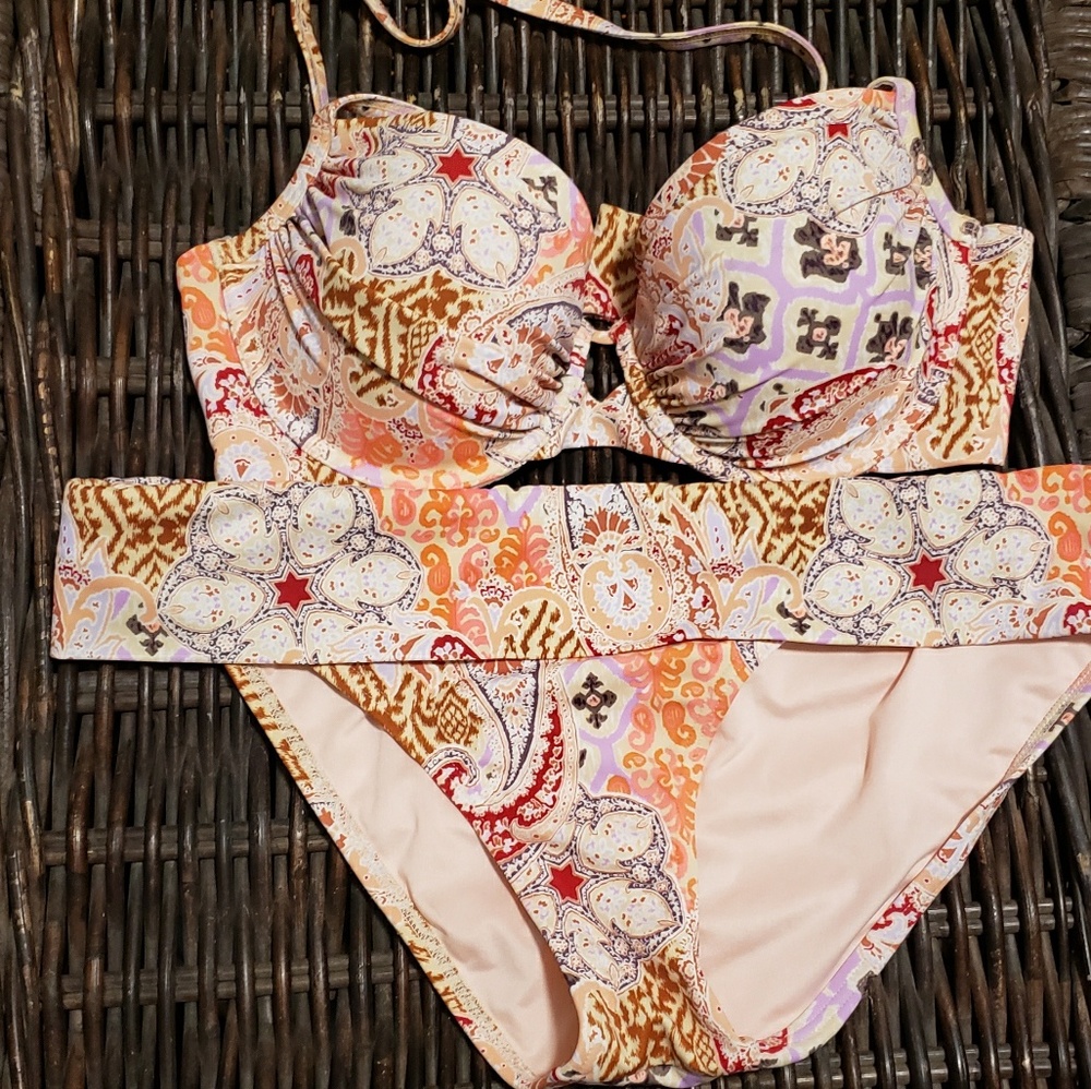 VS Bikini; large bottom, 34D top